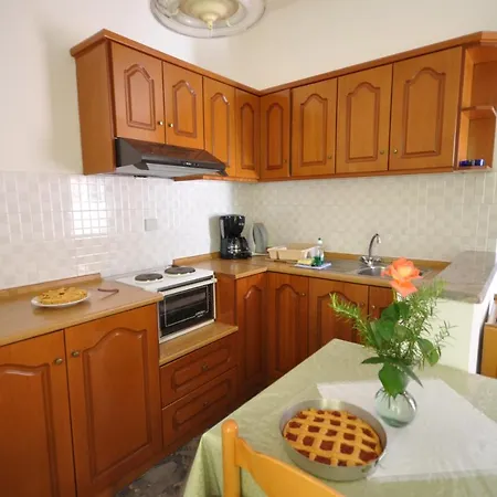 מלון דירות Miranda Haus 3*