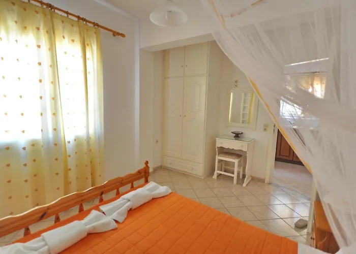 Miranda Haus Apartmanhotel Arílasz